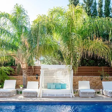 Luxury 4 Bedroom In Prime Location Villa *