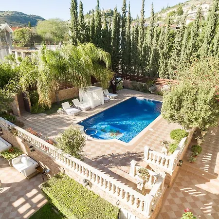 Villa Luxury 4 Bedroom In Prime Location *