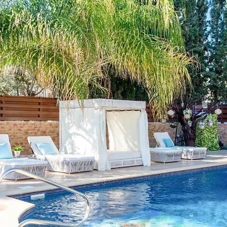 Villa Luxury 4 Bedroom In Prime Location *