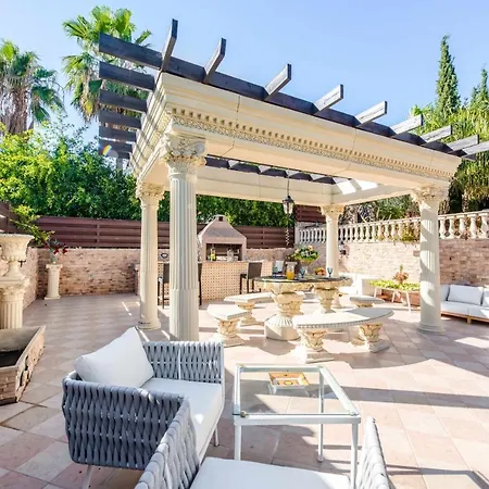 Вилла Luxury 4 Bedroom In Prime Location
