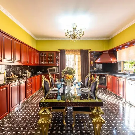 Вилла Luxury 4 Bedroom In Prime Location Лимасол