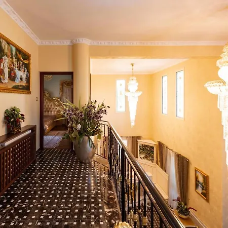 Luxury 4 Bedroom In Prime Location * Лимасол