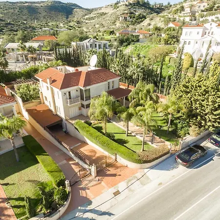 Вилла Luxury 4 Bedroom In Prime Location *