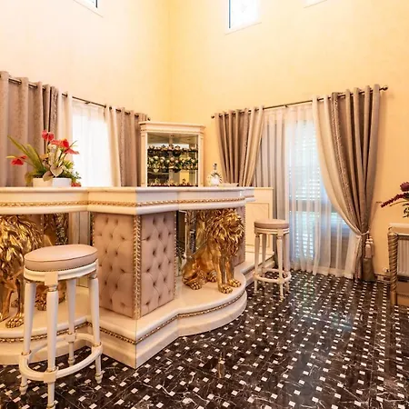 Luxury 4 Bedroom In Prime Location Вилла Лимасол