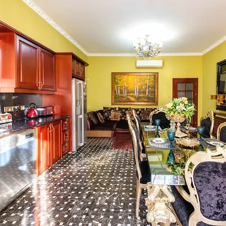 Luxury 4 Bedroom In Prime Location Βίλα