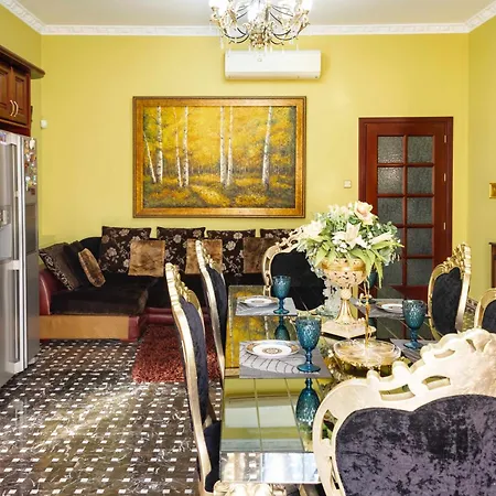 Βίλα Luxury 4 Bedroom In Prime Location