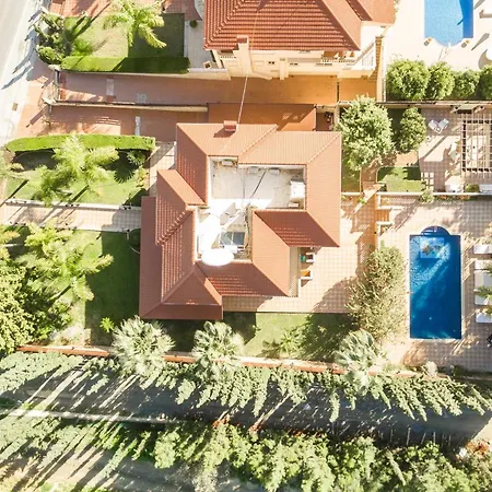 Вилла Luxury 4 Bedroom In Prime Location Лимасол