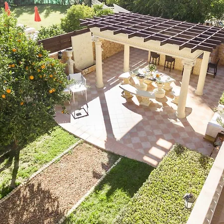 Βίλα Luxury 4 Bedroom In Prime Location *