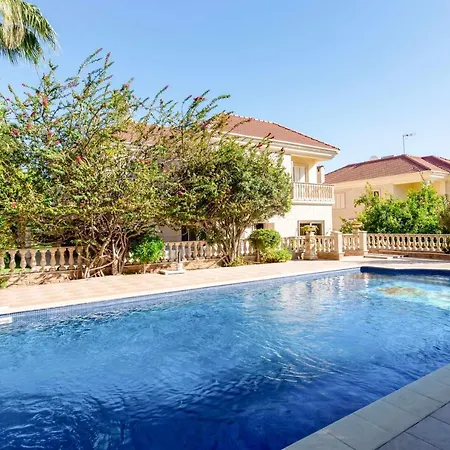 Luxury 4 Bedroom In Prime Location Вилла
